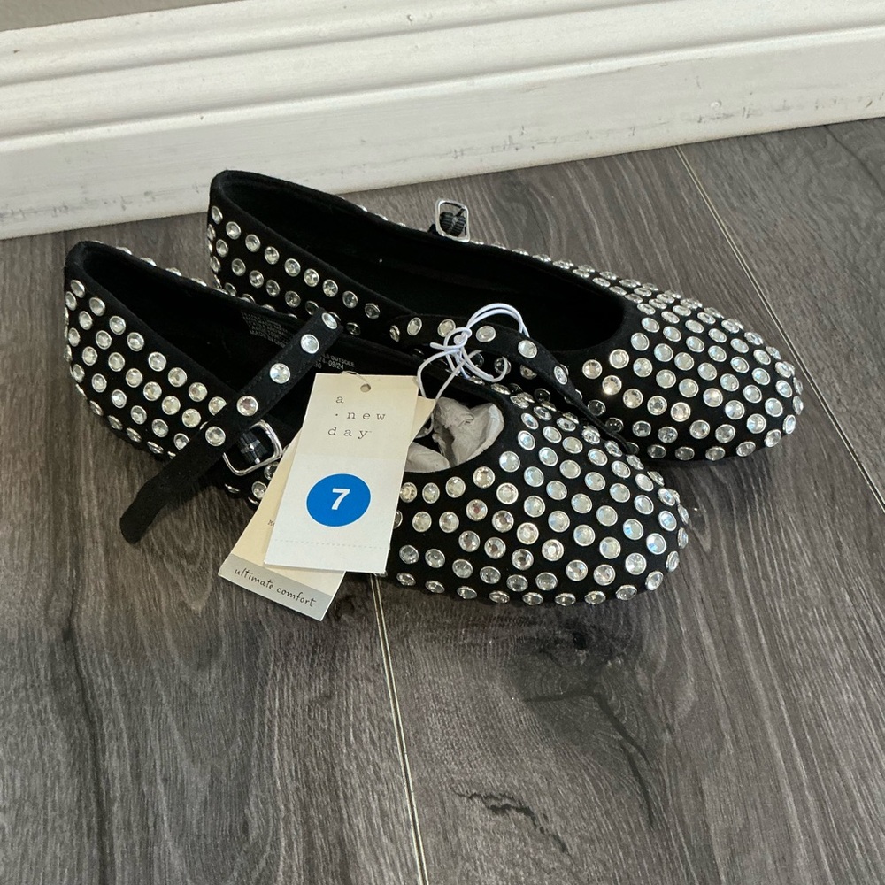 Women’s  Issa Rhinestone Ballet Flat. - Picture 4 of 16